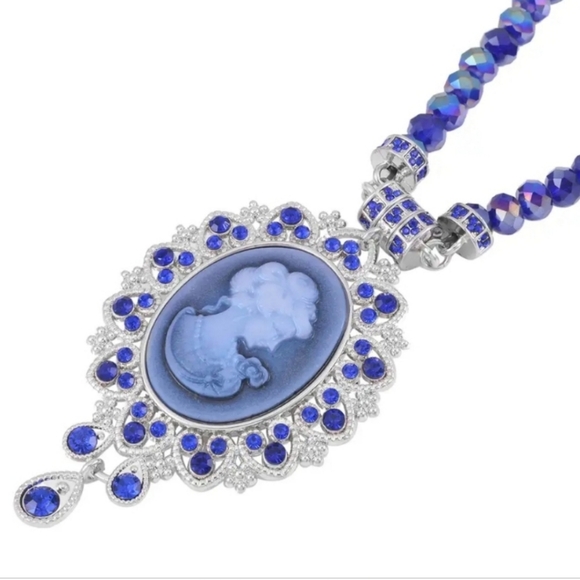 🥀FINAL PRICE! BLUE MAGIC GLASS CAMEO NECKLACE &  EARRING SET NWT - Picture 3 of 5